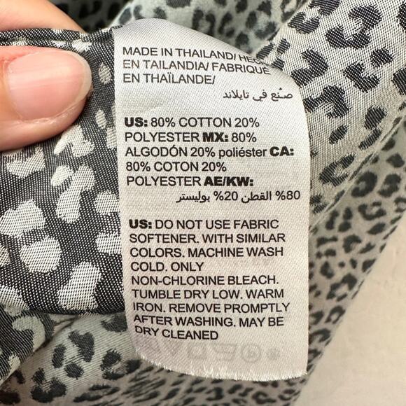 CHICO’S | Gray Leopard Print Button Down Shirt Long Sleeve Top | Size 1 Medium - Picture 6 of 6